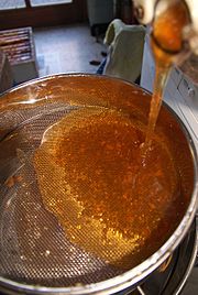 Filtering_of_honey